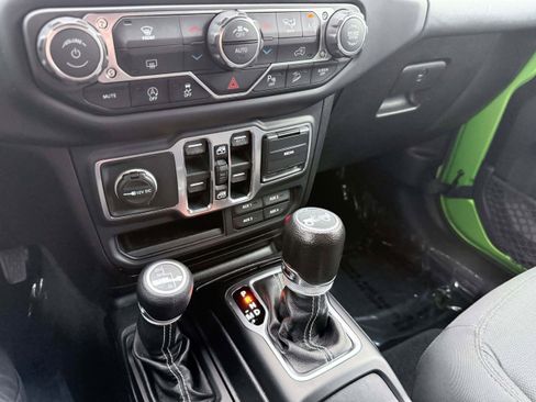 Used 2018 Jeep Wrangler Unlimited Sahara AWD/4WD image 22