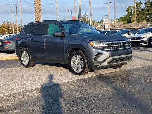 Used 2022 Volkswagen Atlas SE image 2