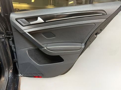 Used 2015 Volkswagen Golf TDI SEL image 30