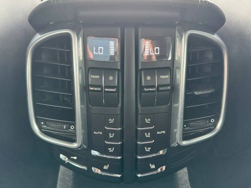 Used 2012 Porsche Cayenne S AWD/4WD image 38