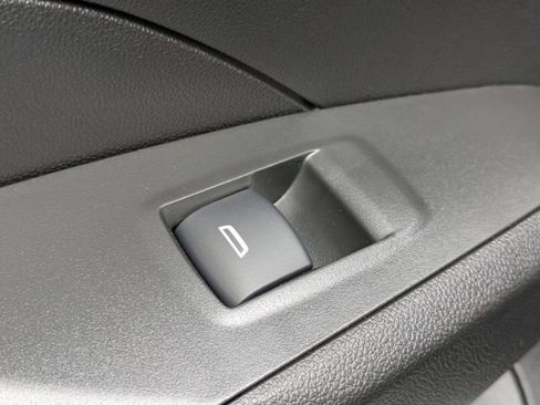 New 2026 Chevrolet Trax LT w/ Sunroof Package FWD image 23