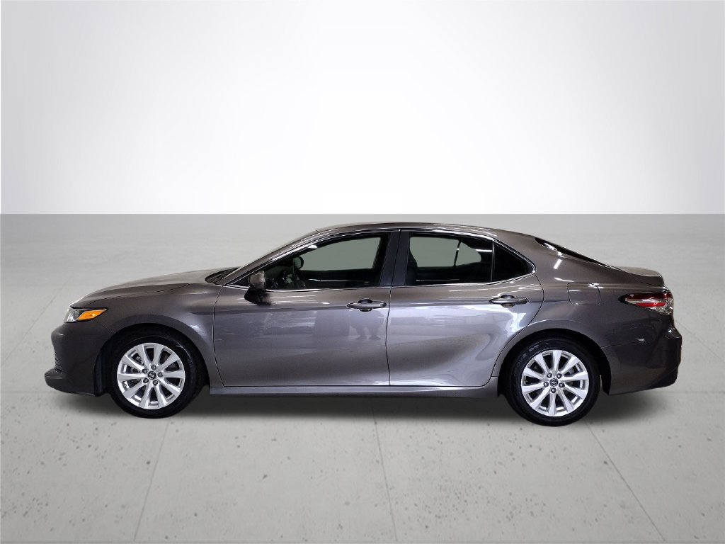 Used 2018 Toyota Camry LE FWD image 9