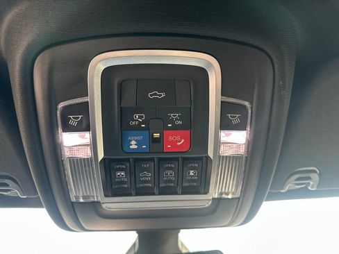 Used 2019 RAM 1500 Laramie w/ Sport Appearance Package AWD/4WD image 10