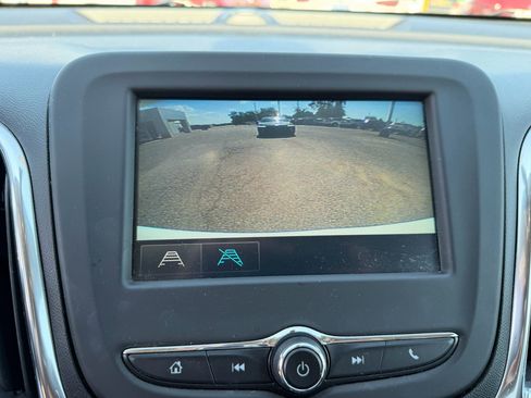 Used 2018 Chevrolet Equinox LT FWD image 19
