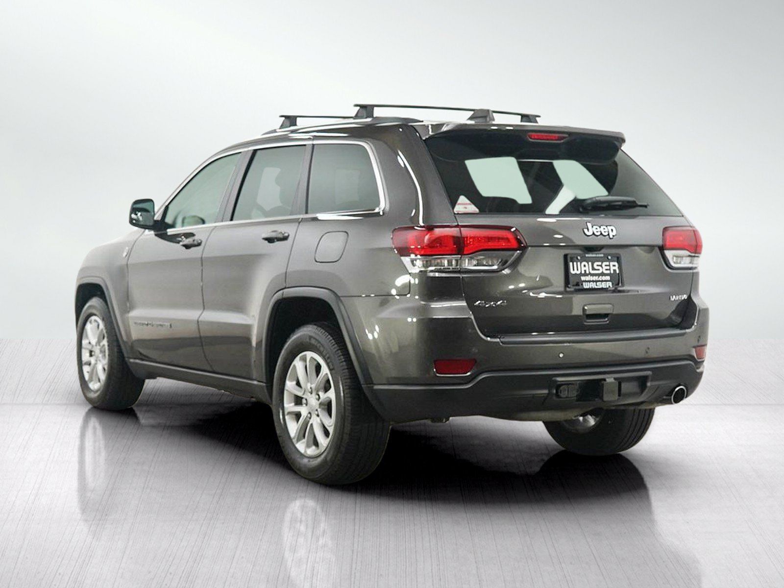 Used 2021 Jeep Grand Cherokee Laredo AWD/4WD image 3
