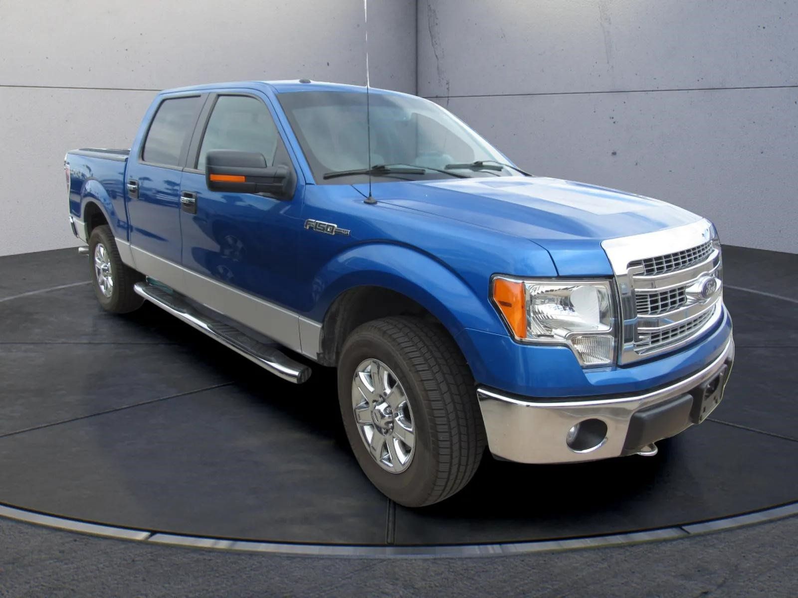 Used 2013 Ford F150 XLT w/ Luxury Equipment Group AWD/4WD image 2