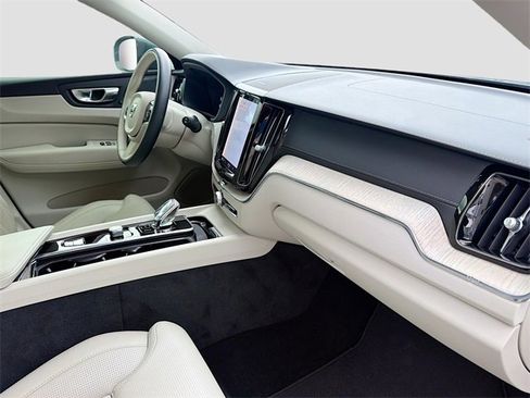 Used 2023 Volvo XC60 B5 Ultimate w/ Protection Package image 31