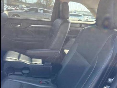 Used 2019 Toyota Highlander Limited image 9