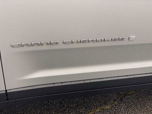 Certified 2023 Jeep Grand Cherokee Limited w/ Luxury Tech Group II image 14