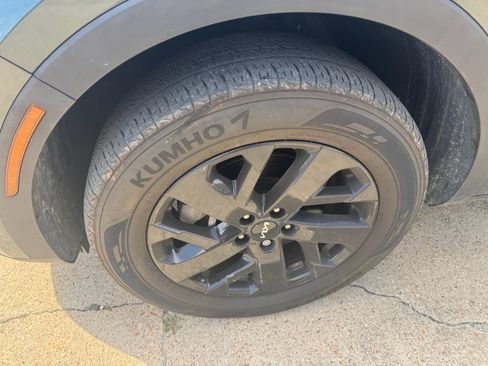 Used 2022 Kia Sorento S w/ Panoramic Sunroof Package image 9