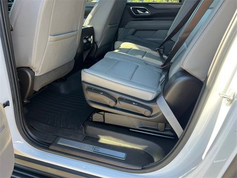 Used 2021 GMC Yukon XL SLT image 21