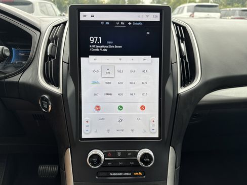 Used 2023 Ford Edge SEL image 12