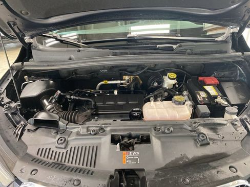 Used 2021 Buick Encore Preferred AWD/4WD image 38