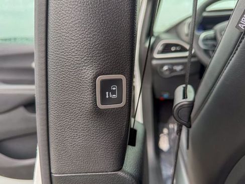 New 2026 Chrysler Voyager LX FWD image 25