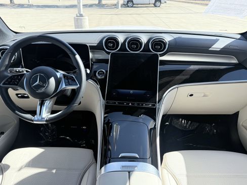 Used 2025 Mercedes-Benz GLC 300 4MATIC image 56