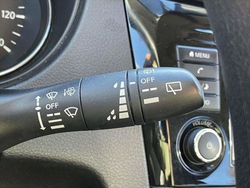 Used 2020 Nissan Rogue S image 20