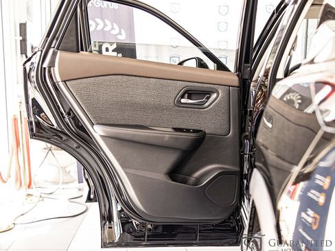 Used 2021 Nissan Rogue SV AWD/4WD image 32