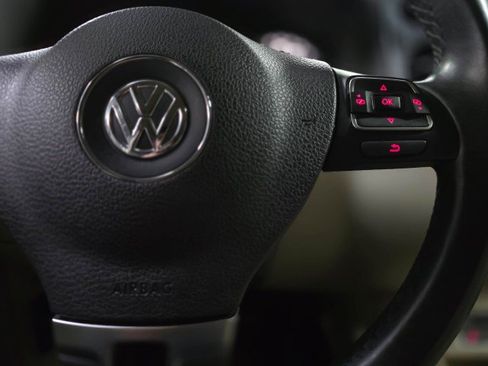 Used 2017 Volkswagen Tiguan S image 19