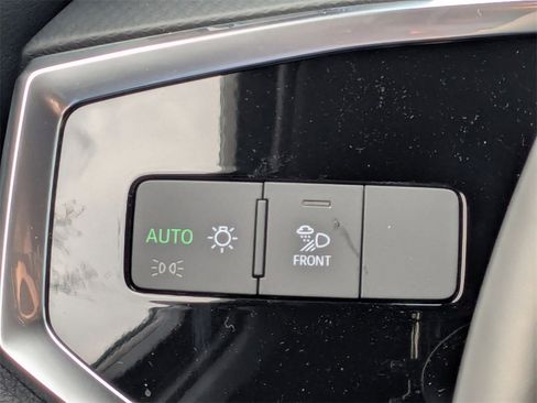 New 2025 Audi Q3 2.0T Premium image 17