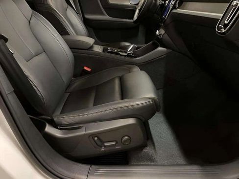 Used 2025 Volvo XC40 B5 Plus image 72