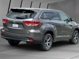 Used 2018 Toyota Highlander LE image 4
