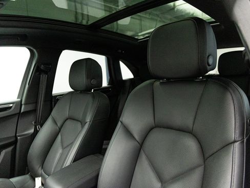 Used 2025 Porsche Macan AWD/4WD image 24