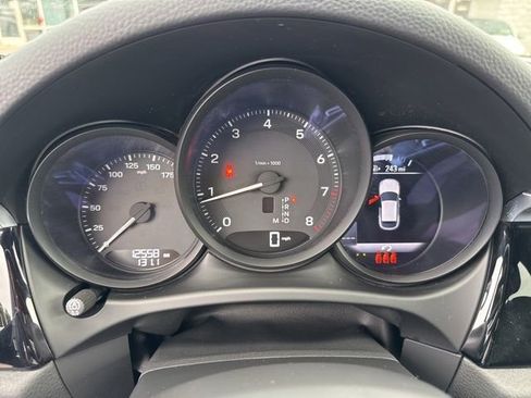 Used 2024 Porsche Macan image 29