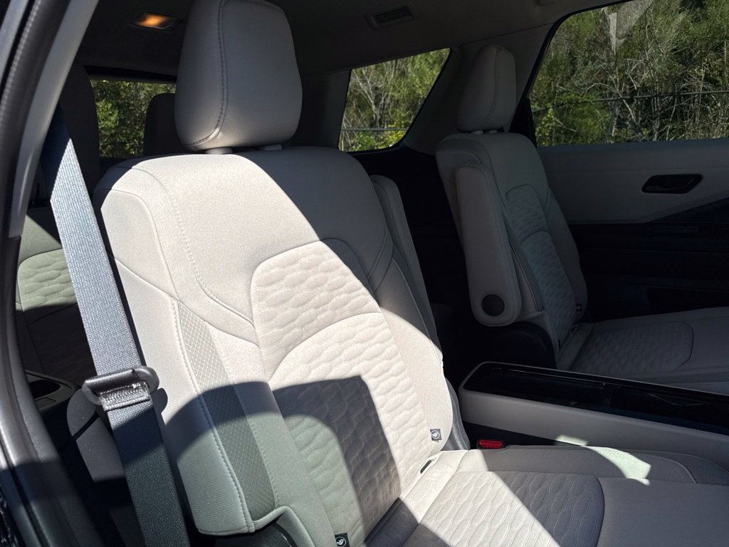 Certified 2024 Nissan Pathfinder SV w/ SV Premium Package FWD image 32