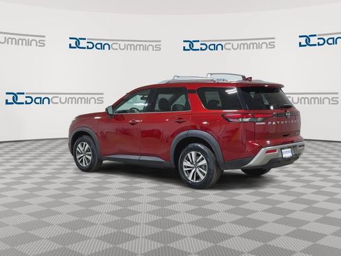 Used 2023 Nissan Pathfinder SL AWD/4WD image 6
