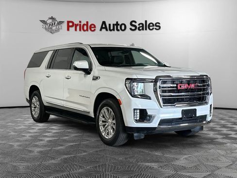 Used 2021 GMC Yukon XL SLT w/ SLT Premium Package image 3