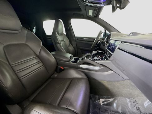 Used 2019 Porsche Cayenne Turbo image 27