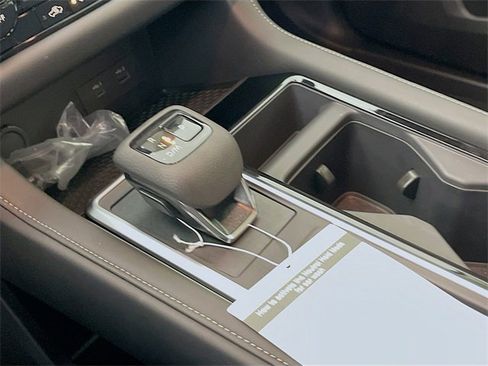 New 2025 Nissan Pathfinder SV image 12