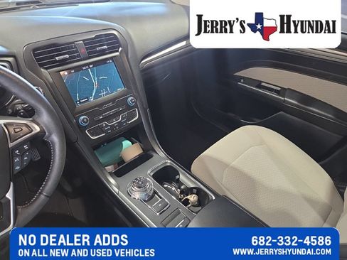 Used 2019 Ford Fusion SE w/ Equipment Group 151A FWD image 11