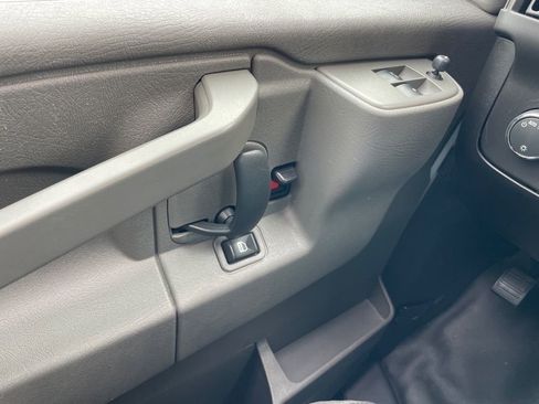 Used 2024 Chevrolet Express 2500 w/ Driver Convenience Package image 17