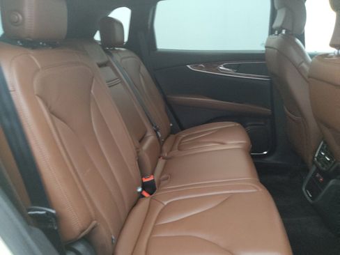Used 2018 Lincoln MKX Reserve FWD image 19
