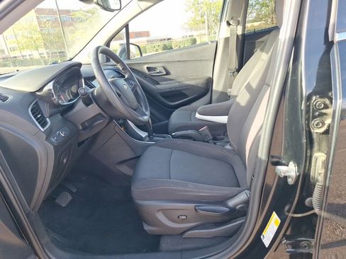 Used 2019 Chevrolet Trax LT image 17