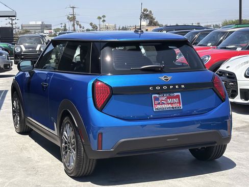 New 2026 MINI Cooper 2-Door Hardtop FWD image 4
