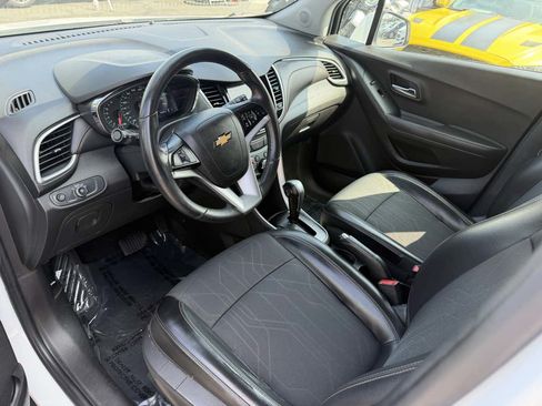 Used 2019 Chevrolet Trax LT w/ LT Convenience Package FWD image 14