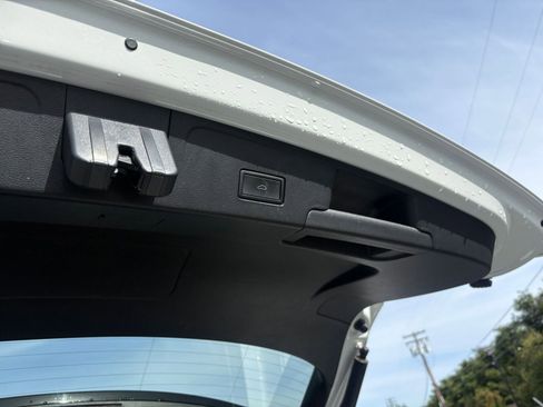 Used 2025 Volkswagen Atlas Cross Sport SE image 24