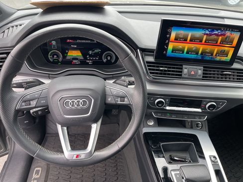 Used 2023 Audi Q5 e Premium Plus AWD/4WD image 7