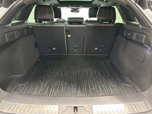 Used 2020 Land Rover Range Rover Velar R-Dynamic S image 41