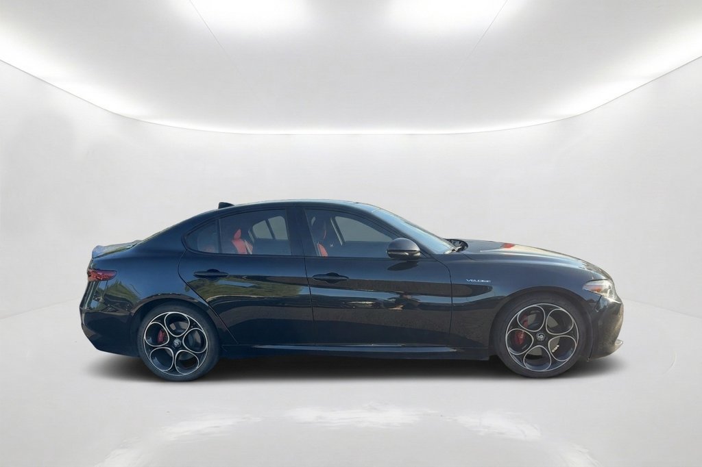 Used 2022 Alfa Romeo Giulia Veloce RWD image 4