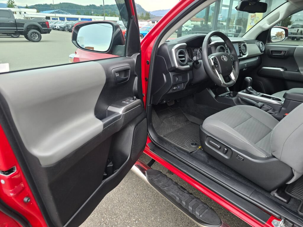 Used 2021 Toyota Tacoma SR5 AWD/4WD image 15