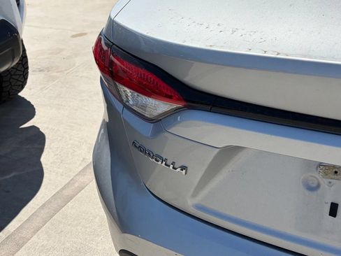 Used 2025 Toyota Corolla LE FWD image 5