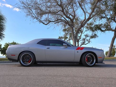 Used 2015 Dodge Challenger SRT Hellcat RWD image 53