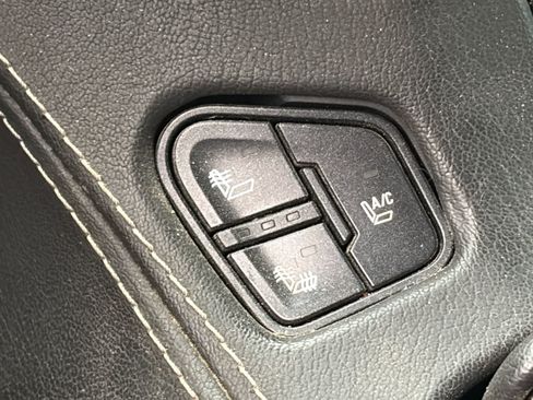 Used 2016 Chevrolet Tahoe LTZ AWD/4WD image 15
