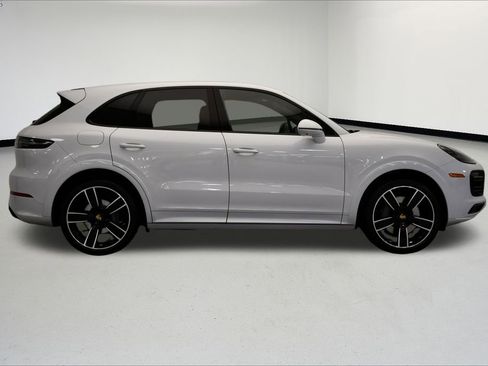 Used 2023 Porsche Cayenne S image 8