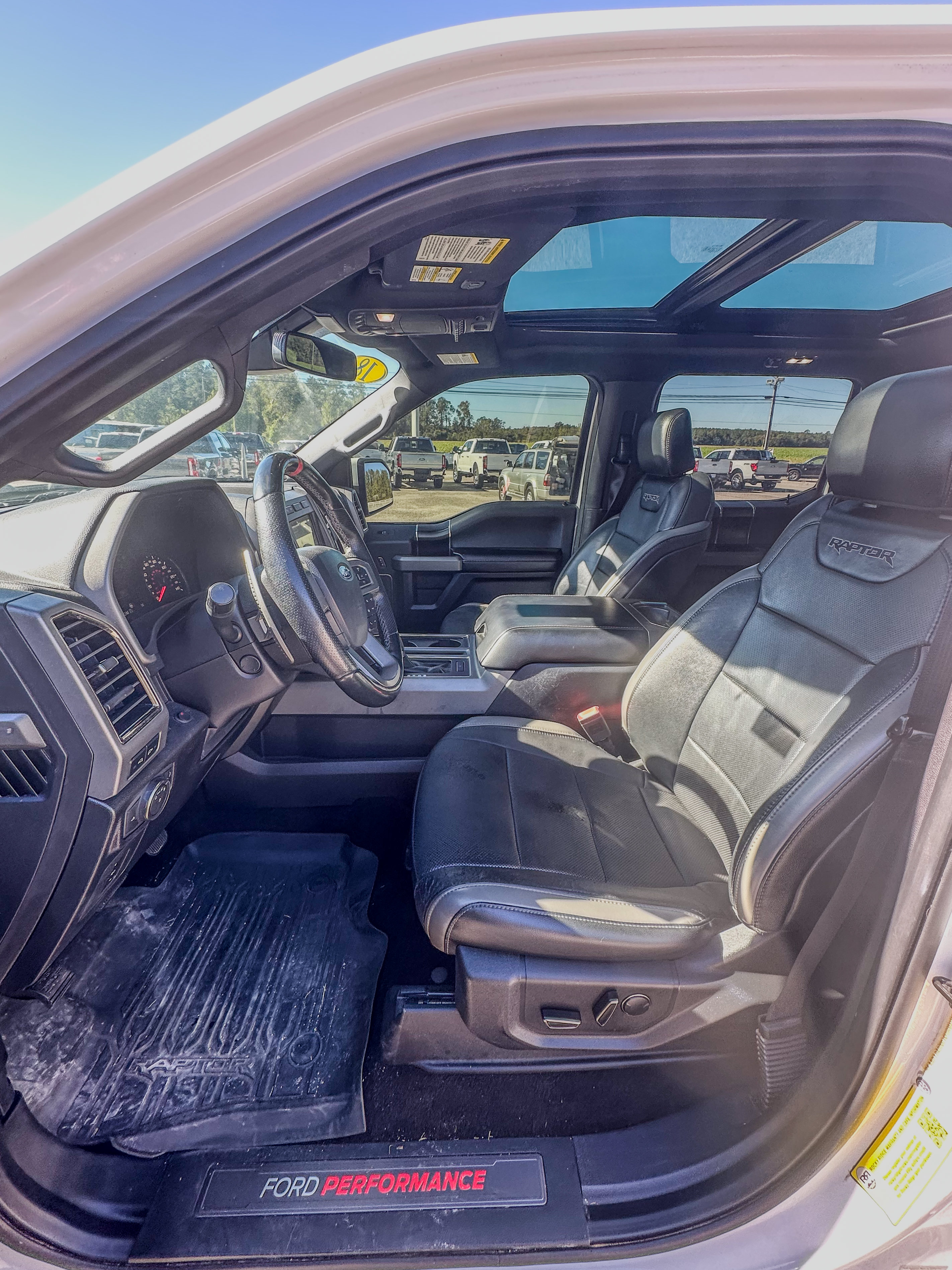 Used 2018 Ford F150 Raptor w/ Equipment Group 802A Luxury AWD/4WD image 13