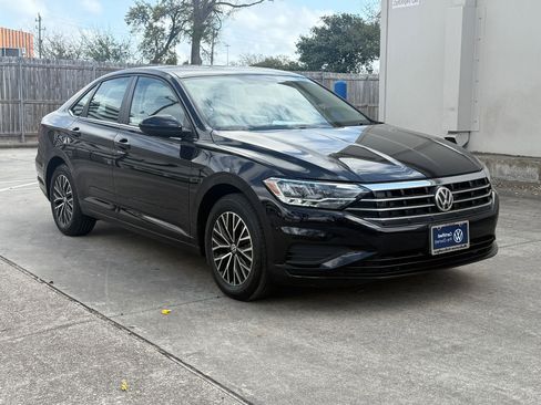 Certified 2021 Volkswagen Jetta SE w/ SE Cold Weather Package image 5