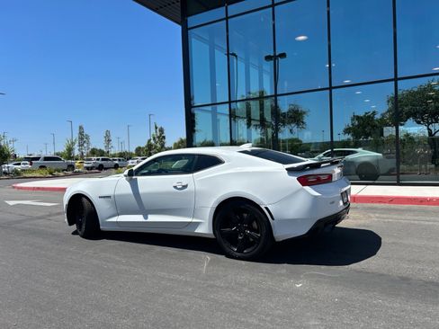 Used 2018 Chevrolet Camaro SS RWD image 5